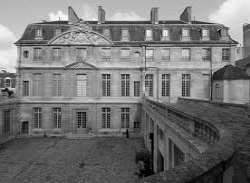 The establishment that houses these collections, t The establishment that houses these collections, the hotel Particulier was built between 1656 and 1659. It was built by the architect Jean de Bouiller